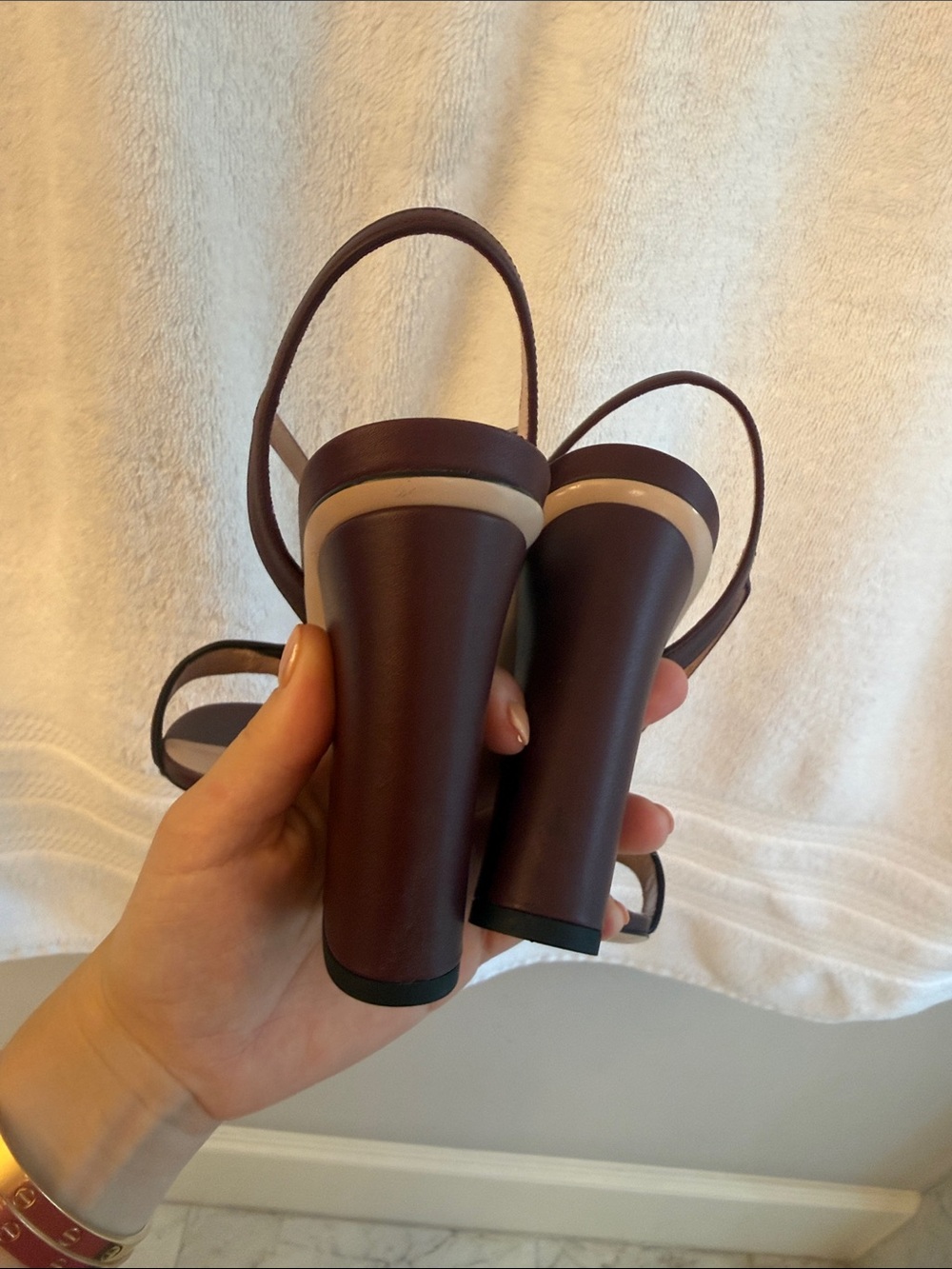 Gucci Burgundy Leather GG Slingback Heels with Gold Hardware - Picture 3 of 3
